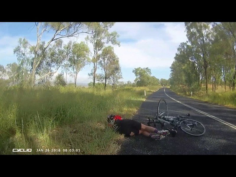 Kengur nokautirao biciklistkinju (Video)