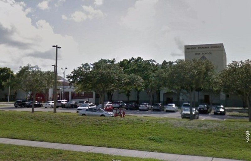 Pucnjava u školi na Floridi – jedna osoba ubijena, najmanje 14 povređenih, napadač priveden