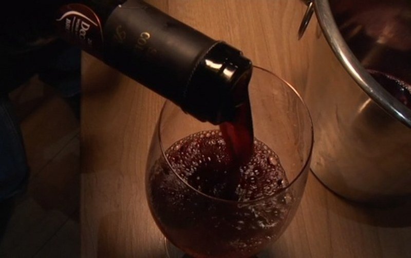 Kupka u crvenom vinu oslobađa od stresa i napetosti