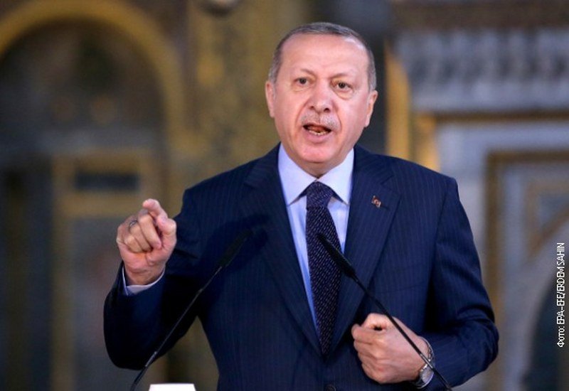 Gazeta ekspres: Erdogan ponovo preti Haradinaju, a hvali Tačija