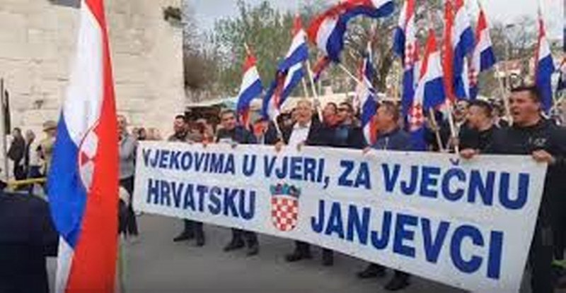 Uzvici -Za dom spremni- na protestu u Splitu, upućene pretnje HDZ-u (Video)