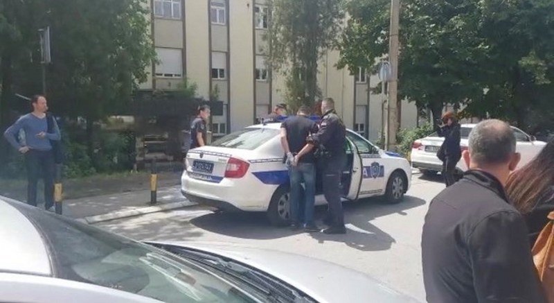 Prijetio ljekarima: Incident u Kliničkom centru, priveden sin Sinana Sakića