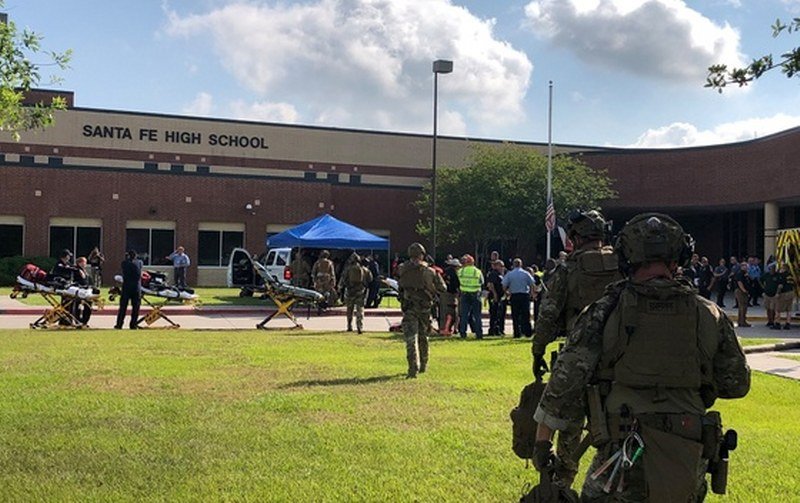 SAD: Desetoro mrtvih u pucnjavi u školi, nađeni eksplozivi