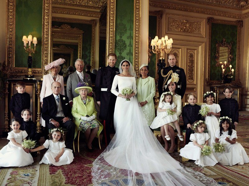 Tik uz Elizabetu: Stigle prve zvanične fotografije sa kraljevskog vjenčanja