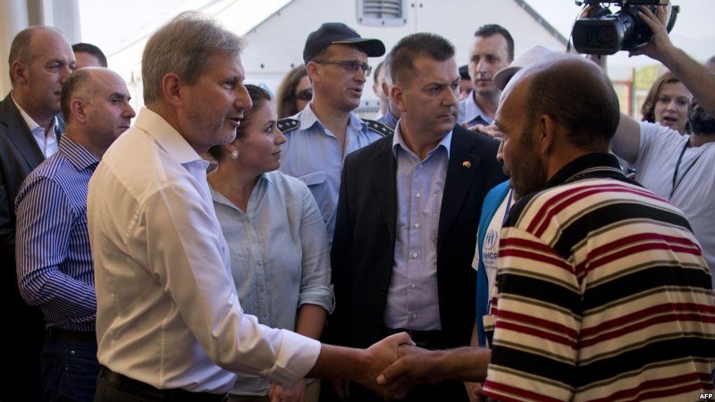 EU - Komesar Han protiv izbegličkih logora na Balkanu  