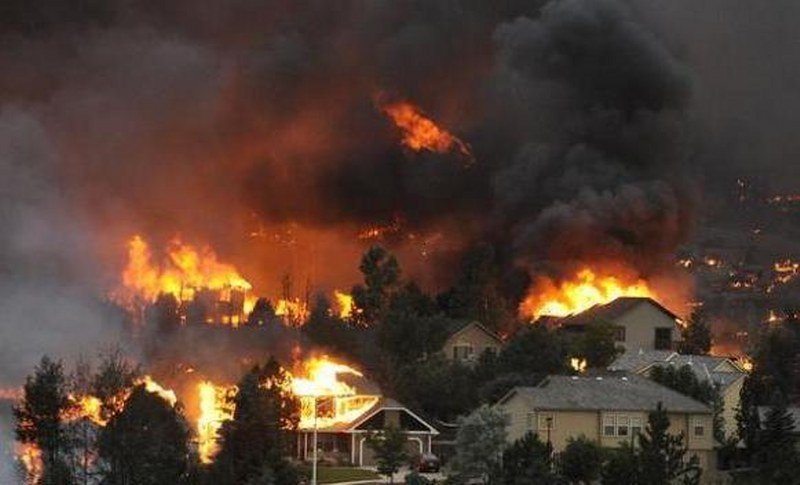 Bjesni požar u Koloradu, evakusano preko 600 kuća (Foto)
