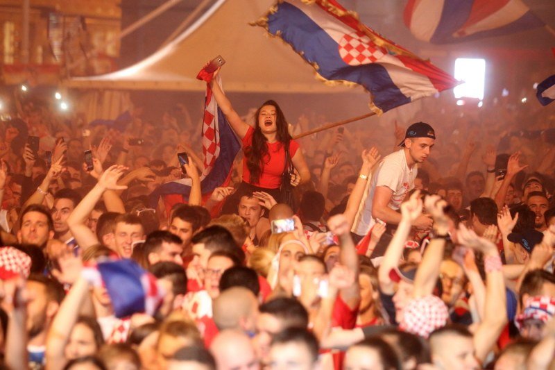 Hrvati užičkim kolom proslavili ulazak u četvrtfinale Mundijala u Rusiji (Video)
