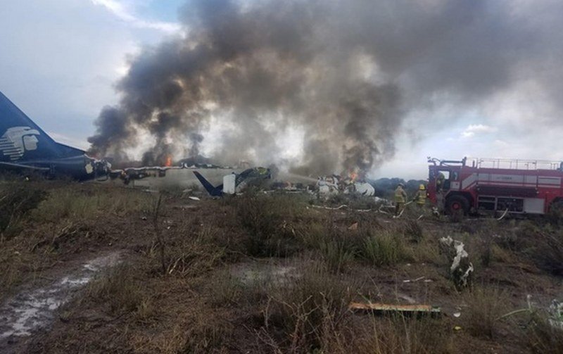 Meksiko: Avion sa 101 osobom srušio se pet minuta nakon polijetanja, niko nije...