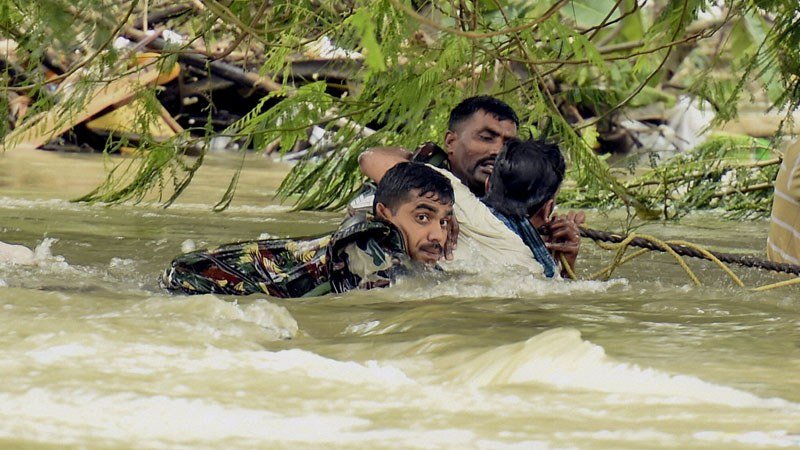 U poplavama u Indiji više od 320 mrtvih