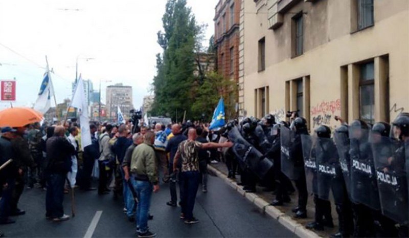 Sukob više stotina demobilisanih boraca i policije na ulicama Sarajeva (Video)