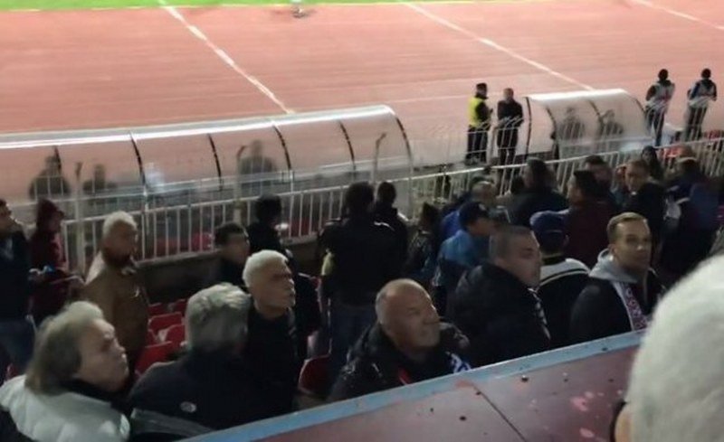 Haos u Nišu: Navijači Radničkog napali delagaciju FK Partizana  na stadionu Čair (Video)