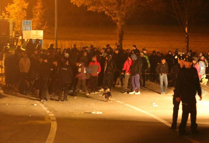 Evo šta pišu austrijski mediji - Na granici između BiH i Hrvatske čeka 20.000 naoružanih migranata i hoće u EU