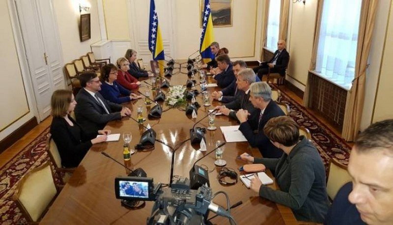 Ulizica i licemjer -Dodiku ne smeta što nema zastave Srpske na sastanku sa delegacijom iz Vašingtona-