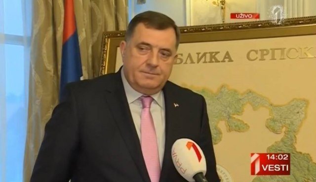 Ja, Milorad Dodik, ću lično fizički da branim policiju - Na Trgu nije bilo hapšenja