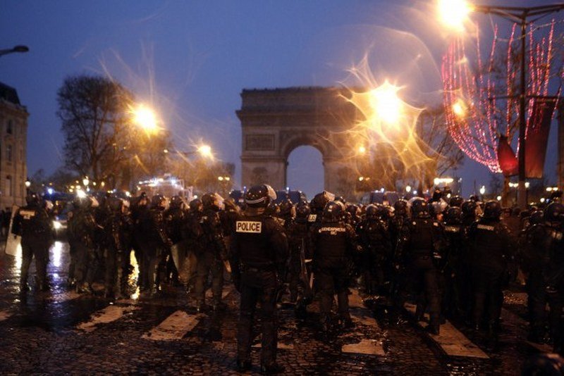 Bilans protesta žutih prsluka u Parizu - 115 uhapšenih, sedmoro povređeno