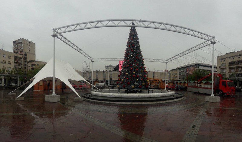Vjerovali ili ne - U glavnom gradu Crne Gore - Podgorici - Novogodišnja jelka u fontani