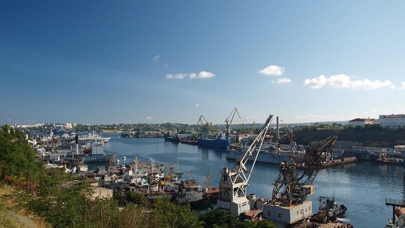 Protivpodmornički brod stigao u luku Sevastopolj