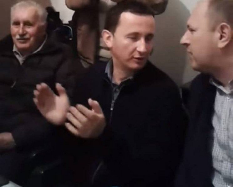 Kako Dodikov kandidat za gradonačelnika Trebinja i prvi operativac SNSD-a Luka Petrović pjevaju četničke pjesme (Video)