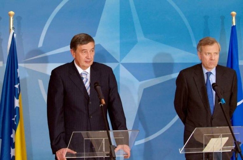 -Milorade Dodiku - Zahtjev za NATO podnio Nebojša Radmanović, vaš prvi saradnik u SNSD-u-
