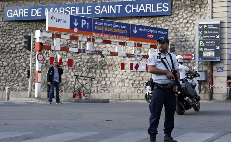 Pet srpskih državljana uhapšeno u Marseju - Opljačkali 150 vila