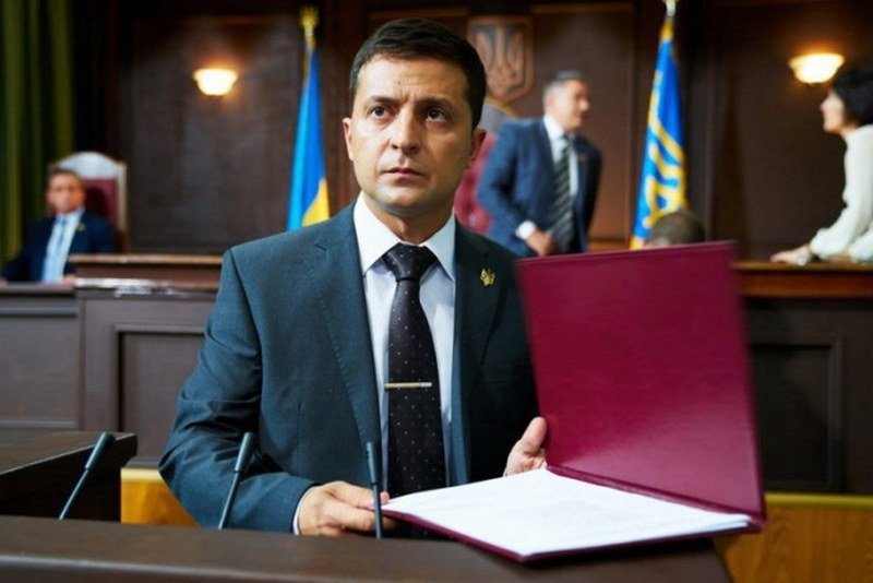 Komičar pobedio na izborima u Ukrajini – Porošenko nabavio lažne pasoše za beg