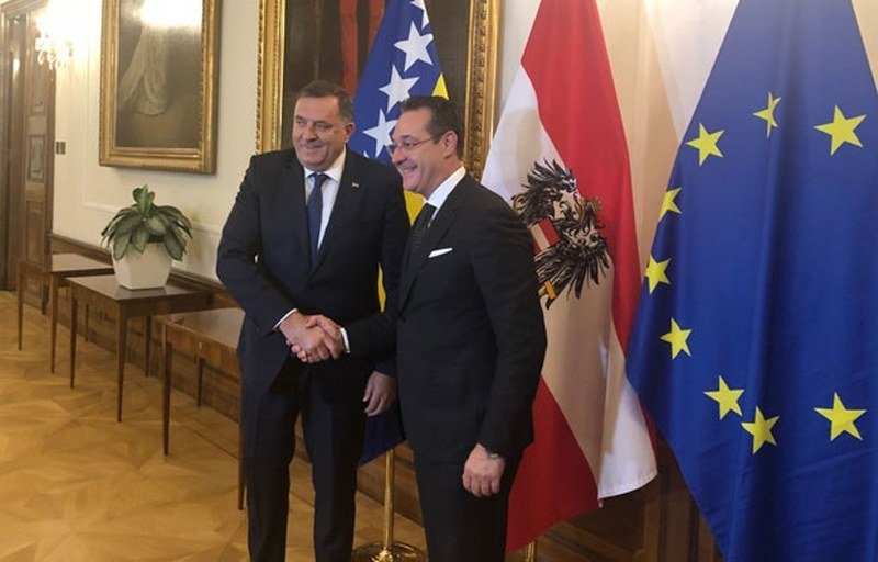 Pad Štrahea je nokautirao Milorada Dodika - Dizanje će biti veoma bolno i teško (Video)
