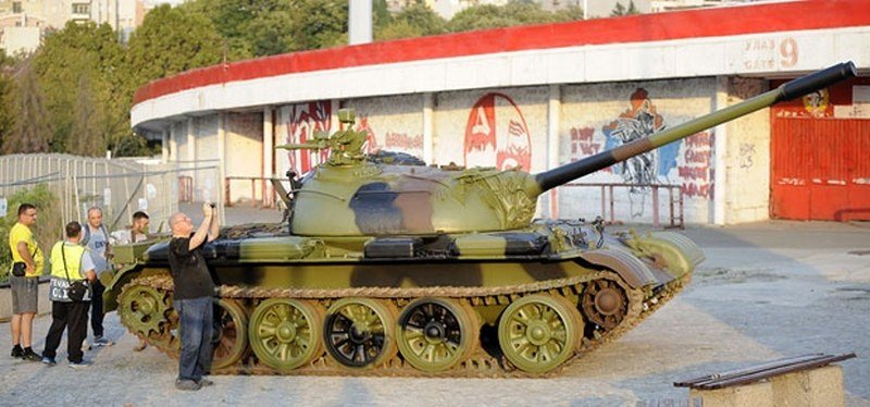 Nova atrakcija - Crvena zvezda postavila tenk iz Vukovara ispred stadiona uoči meča sa Young Boysom