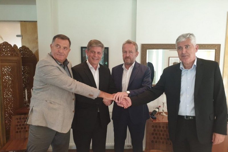Legli na rudu - Pročitajte šta su potpisali - Dodik, Čović i Izetbegović postigli dogovor o formiranju Vijeća ministara BiH