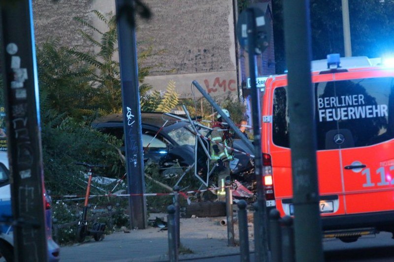 Uletio automobilom među pješake u Berlinu, četvoro mrtvih