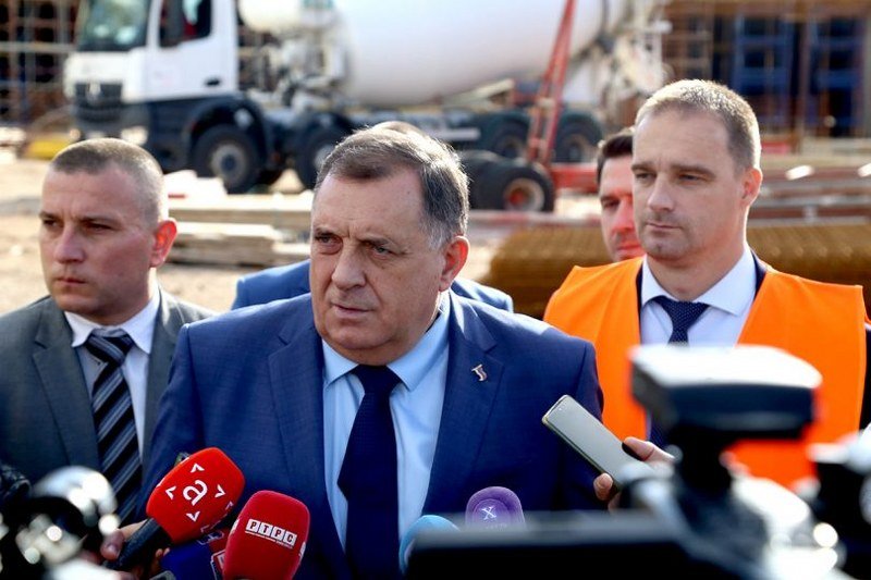Politički kotao -proključao- Hladan tuš pred čistku – Dodika nema ko da dočeka u Trebinju (Video)