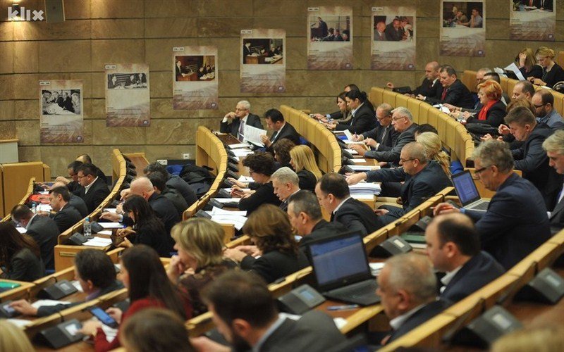 Nakon burne sjednice Parlament FBiH osudio inicijative o federalizaciji