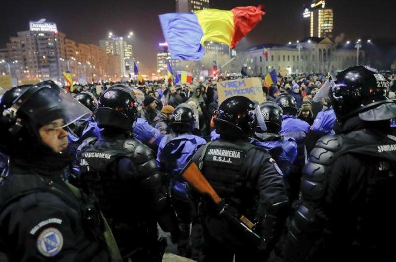 Premijer ne da ostavku, pola miliona Rumuna na ulicama