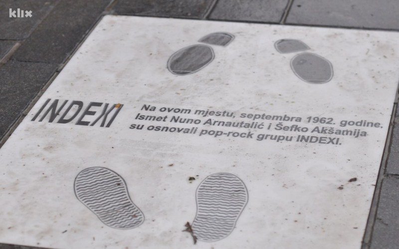 Spomen-ploča u čast grupe Indexi postavljena u centru Sarajeva