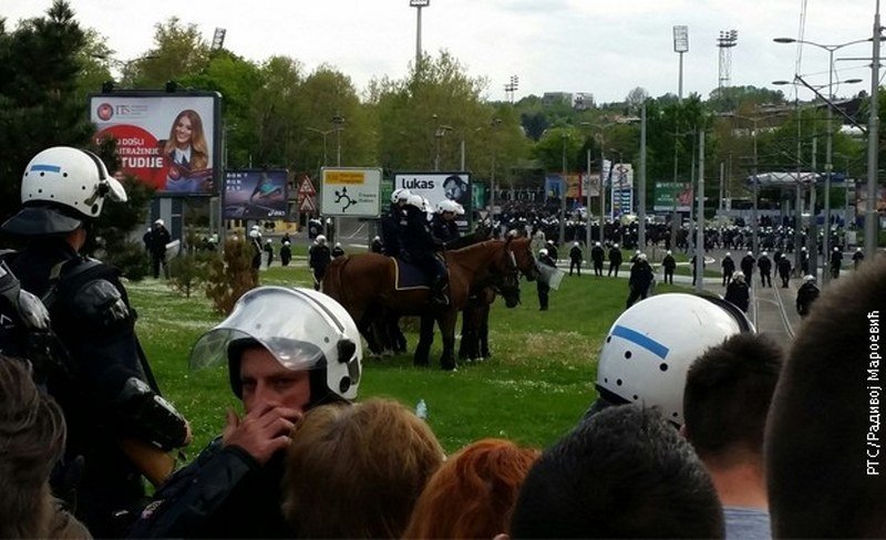 Dan za derbi, tuča navijača Partizana i policije