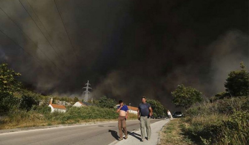 Požari bjesne u Makedoniji i Albaniji: Pronađeno ugljenisano tijelo, ugrožene kuće