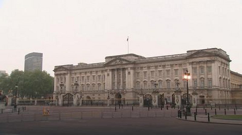 Vitlali noževima na policiju: Uhapšen i drugi napadač kod Bakingemske palate