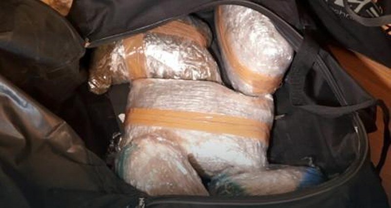  Mladić vozom prenosio kilogram marihuane