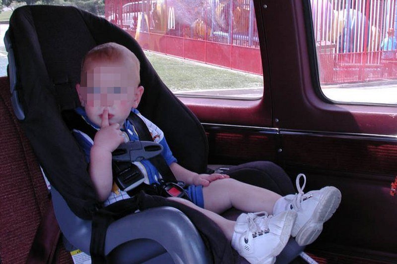 Dijete umrlo u pregrijanom automobilu