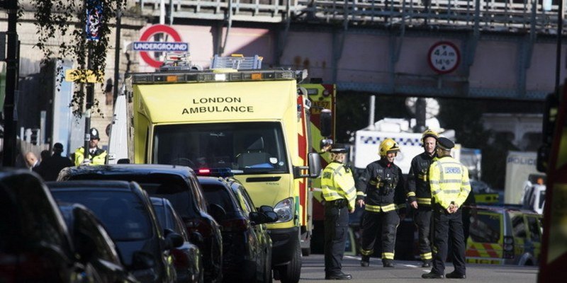 London: Eksplodirala -kanta-bomba-, ljudi sprženih lica panično bežali iz metroa (Foto-Video)