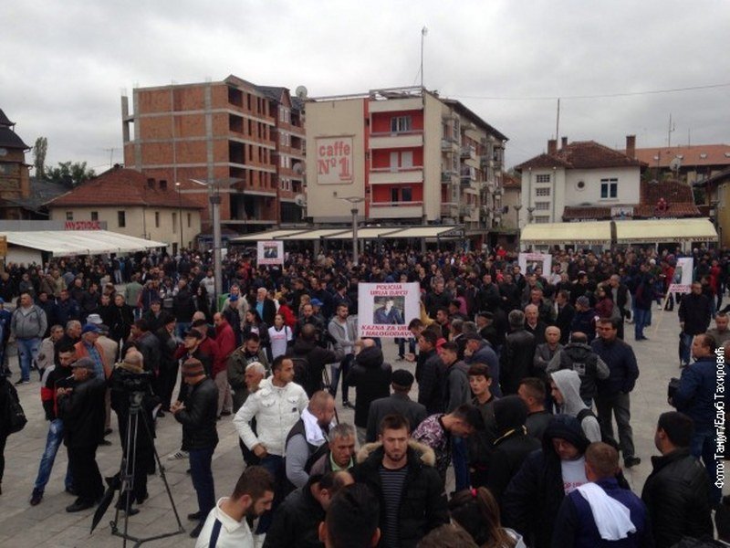 Protest u Tutinu uprkos pozivima na smirivanje tenzija