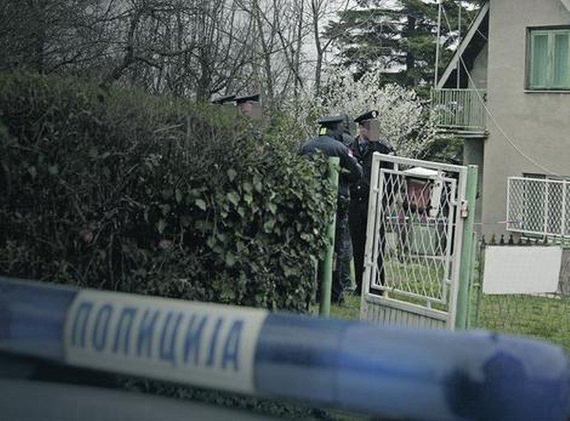 Pomogli ćerki da ubije bebu? Studentkinja se porodila i zdravo dete ostavili u WC šolji