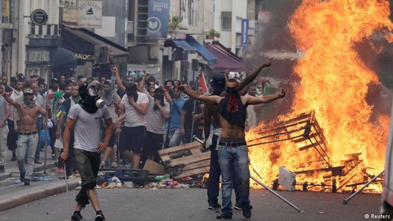 U protestima najmanje 38 povrijeđenih, jedan kritično 