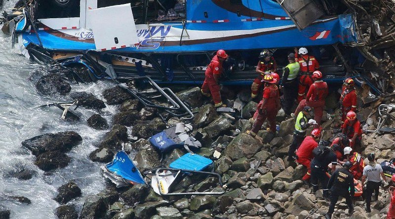 Najmanje 48 mrtvih u nesreći autobusa u Peruu