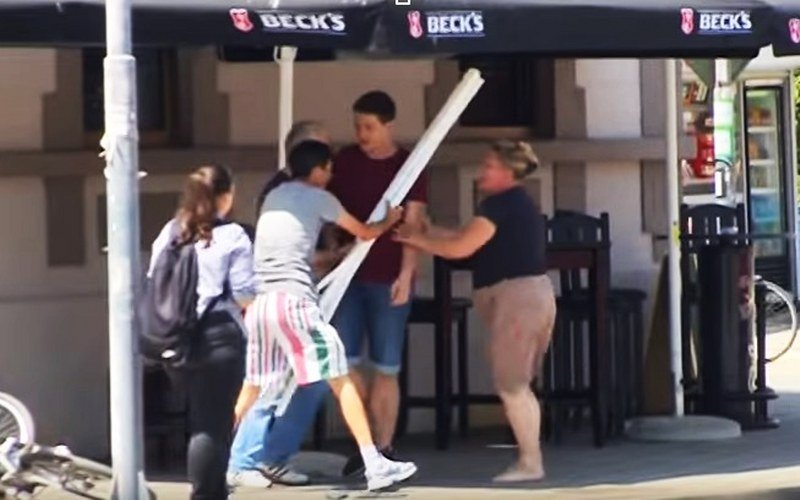 Bijeljina - Policija odlučila zbog tuče prekršajni nalozi - Sead i Mina kažnjeni sa 600 KM (Video)