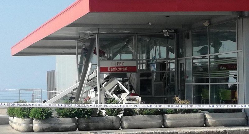 Eksplozija probudila Riječane, banditi raznijeli četiri bankomata