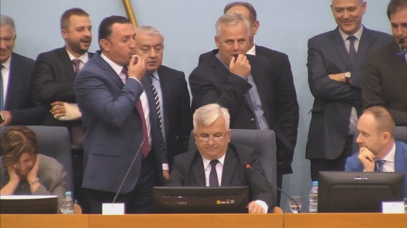 Predsjednik NSRS Nedeljko Čubrilović kupio stan u eltinom naselju -Beograd na vodi- i iskeširao 300.000 evra