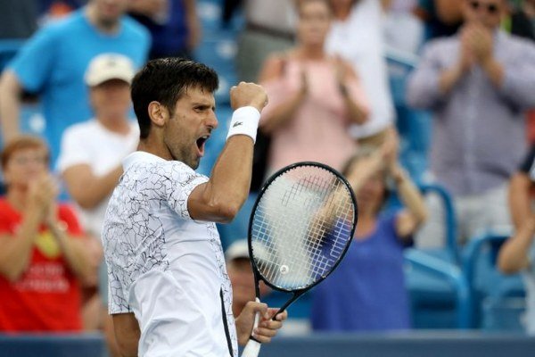 Istorija: Novak Đoković pobedom nad Federerom do Golden Mastersa!