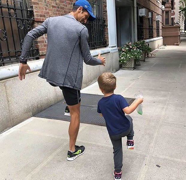 Novak Đoković sa sinom prošetao po kiši i oduševio prolaznike
