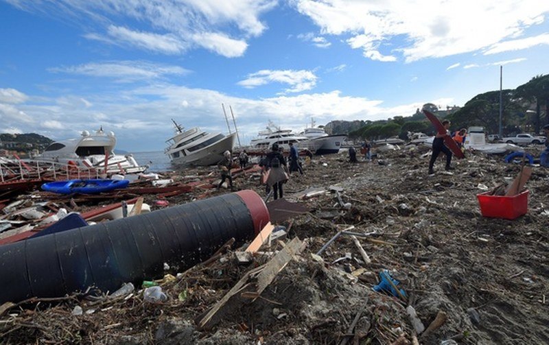 Apokaliptično na italijanskoj obali - Potonula i Berluskonijeva jahta (Video)