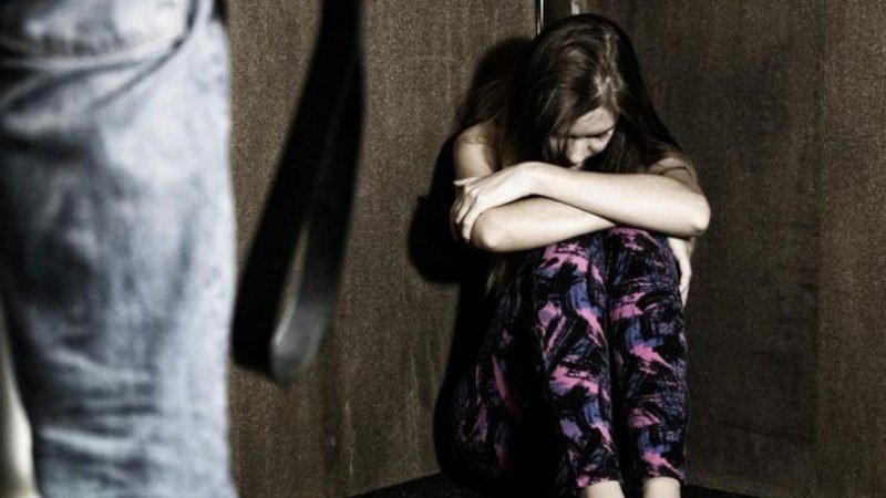 Očuh je silovao od 12. godine: Rodila mu je dijete, a sad joj prijeti 20 godina zatvora